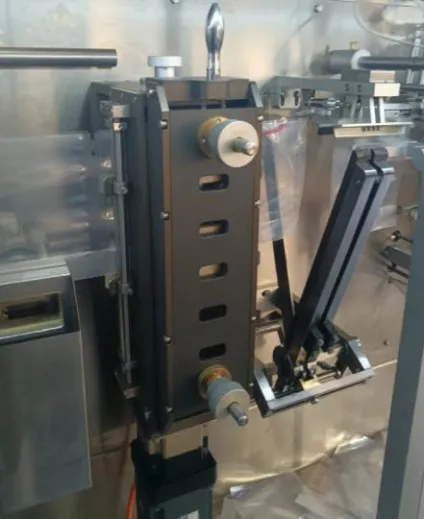 Sistema servo para puxar filme