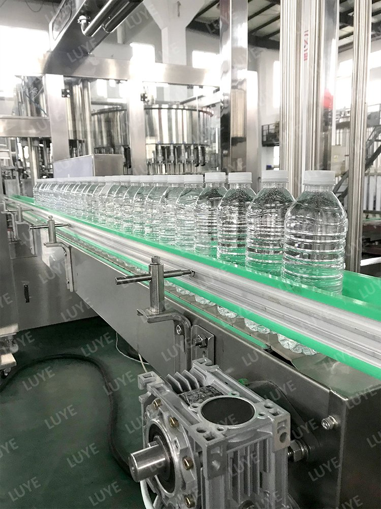Luye 3 em 1 Linha de Produção Automática de Garrafas PET para Bebidas Máquinas de Lavagem, Enchimento e Tampagem de Água Mineral e Água Pura Máquina de Enchimento e Selagem