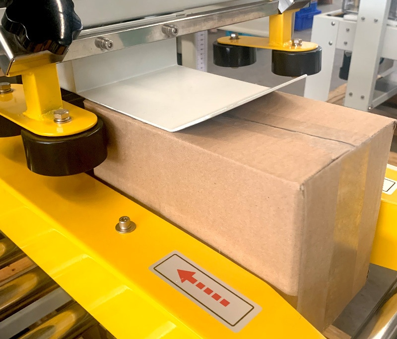 Máquina de Embalagem de Selagem de Caixas de Papelão com Ajuste Manual Semi Automático