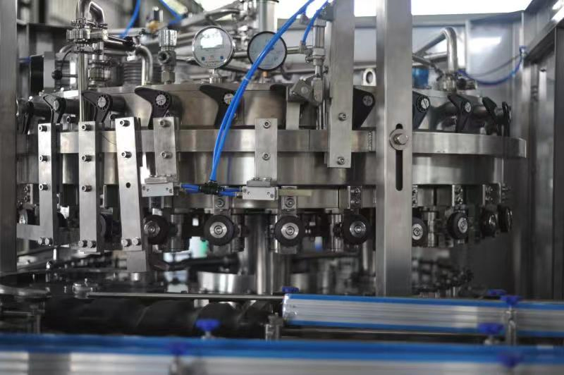Máquina de enchimento e embalagem automática para produção de bebidas carbonatadas, refrigerantes, água, líquidos, sucos de frutas, chá, uísque e vodka