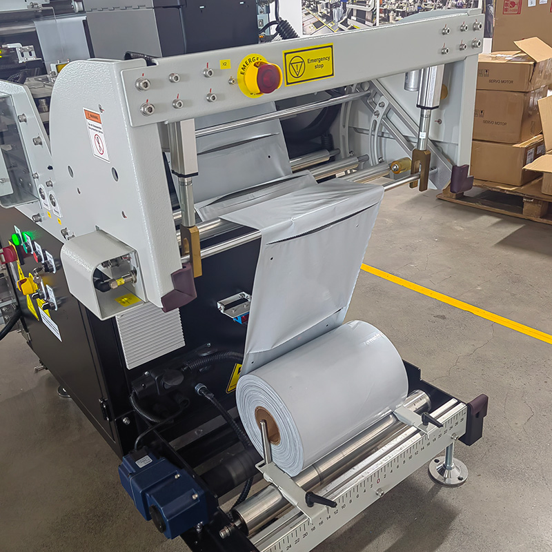 Máquina de Embalagem Vertical All-in-One para E-Commerce, Equipamento Auto Bagger para Embalagem de Pacotes de Correio em Armazém Logístico