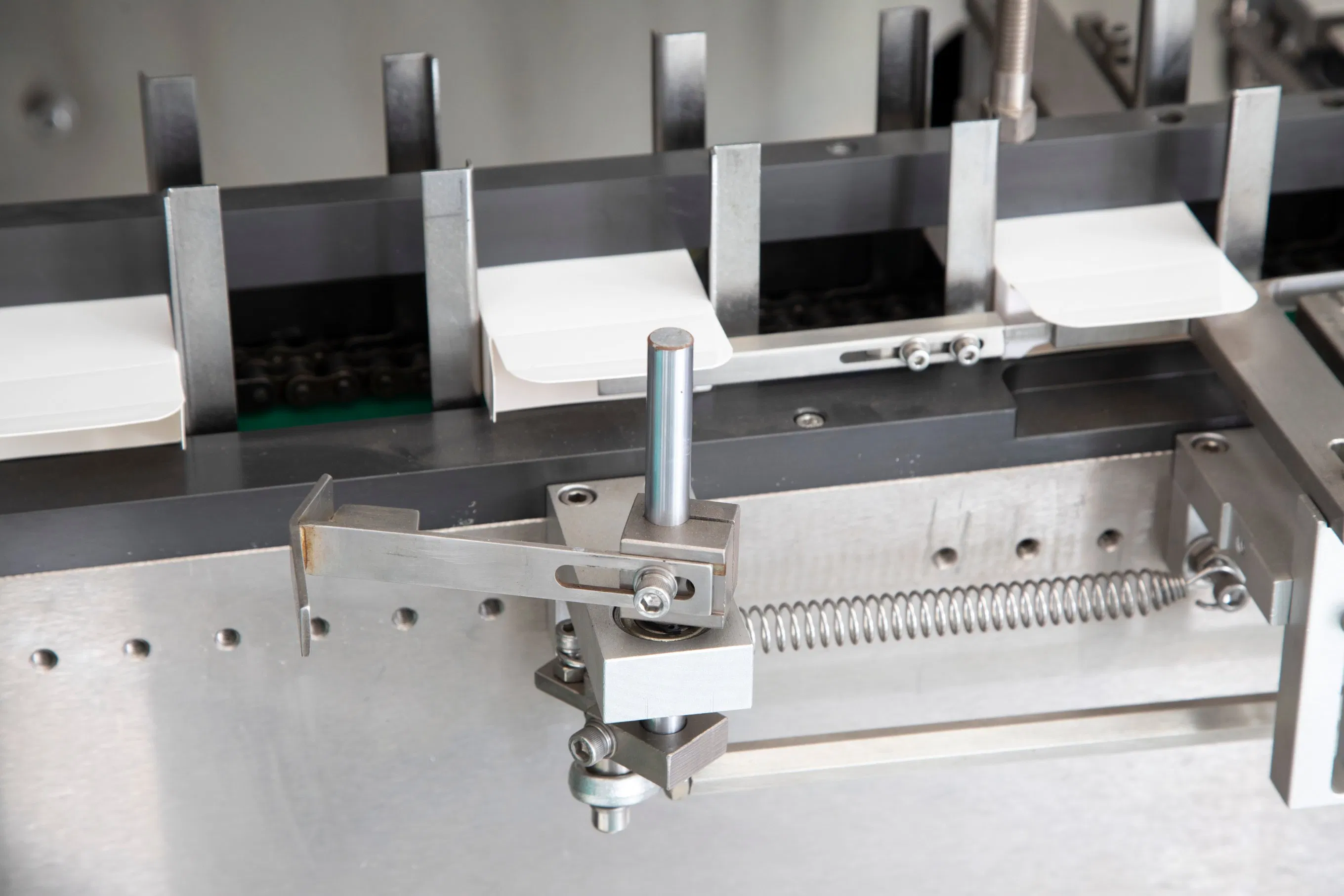 Máquina de embalagem de caixas cartonadas automática horizontal multifuncional de fechamento e selagem