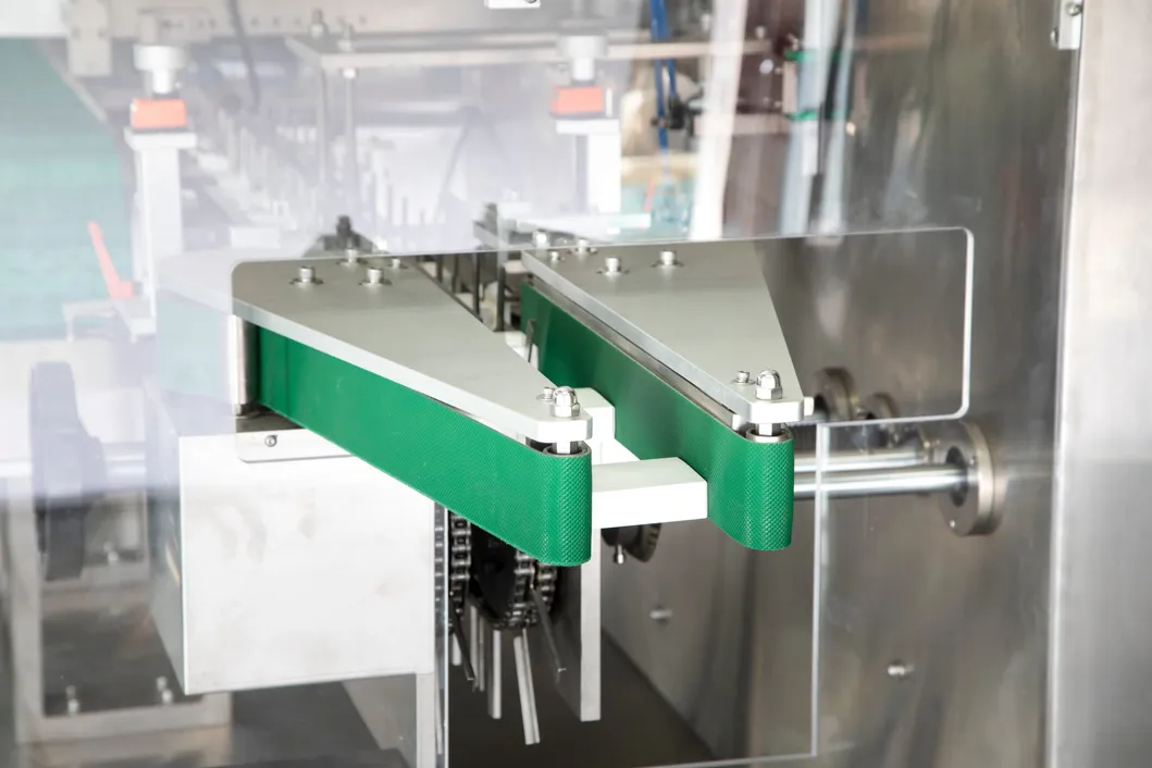 Máquina de embalagem de caixas cartonadas automática horizontal multifuncional de fechamento e selagem