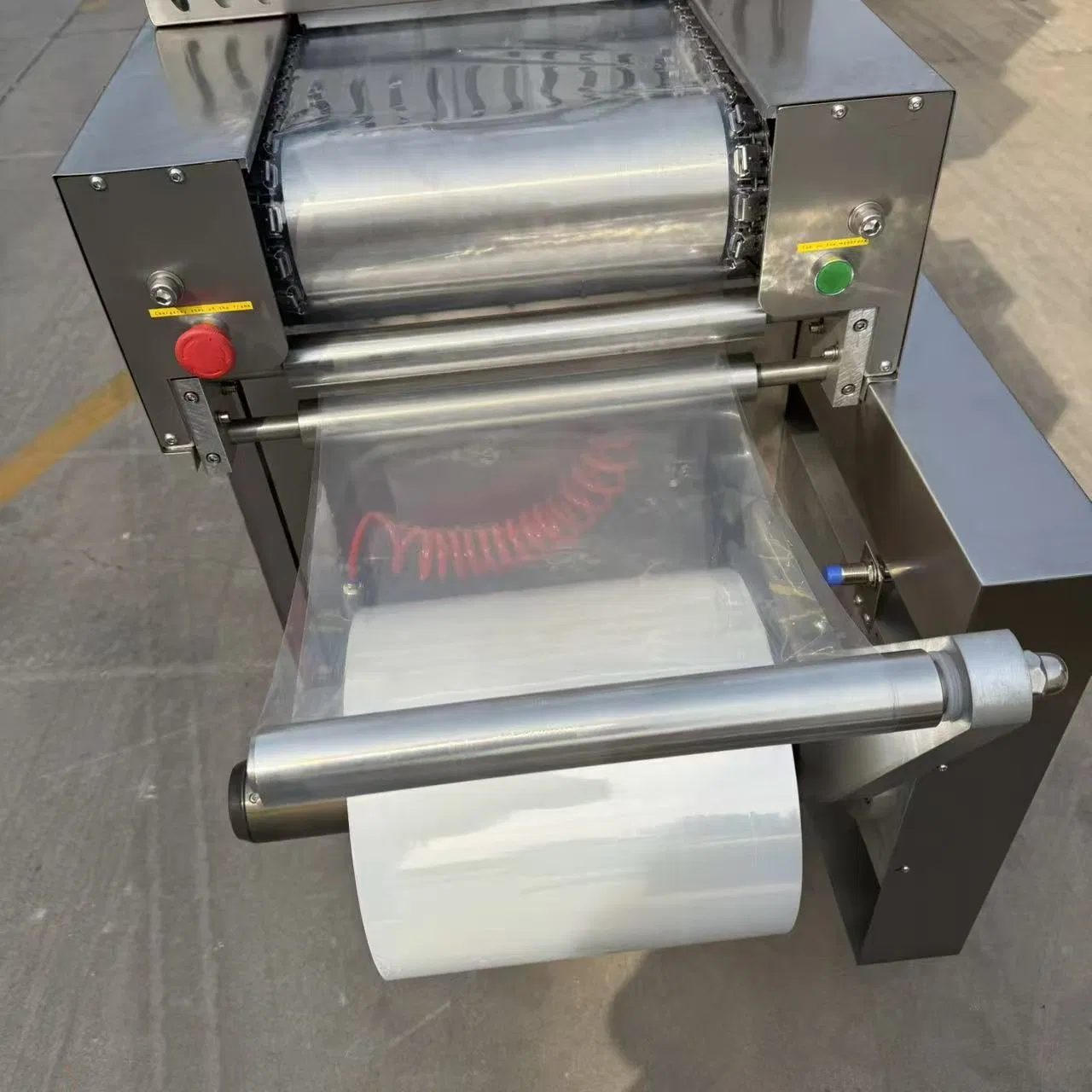 Máquina de Embalagem a Vácuo para Salmão com Filme Termoformável Flexível Automático