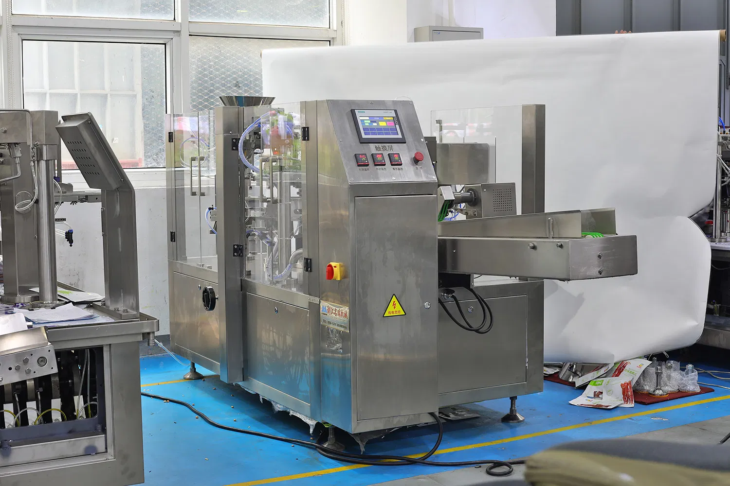 Máquina de Embalagem de Sacos Premoldados com Zíper para Alimentos, Snacks, Nozes e Chips com Garantia de Qualidade Linpack Totalmente Automática