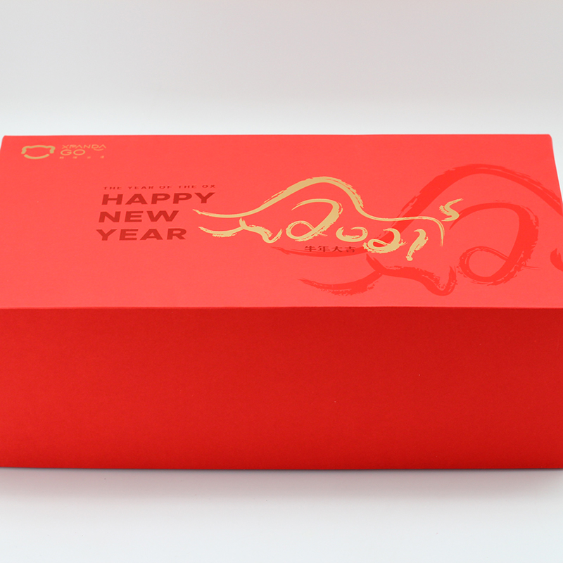 China Red Cardboard Paper Folding Box Gold Logo Present Package Quotes, Products
