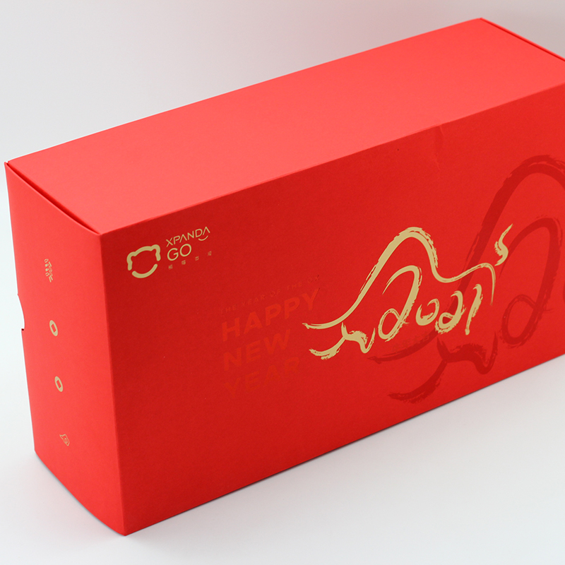 China Red Cardboard Paper Folding Box Gold Logo Present Package Quotes, Products