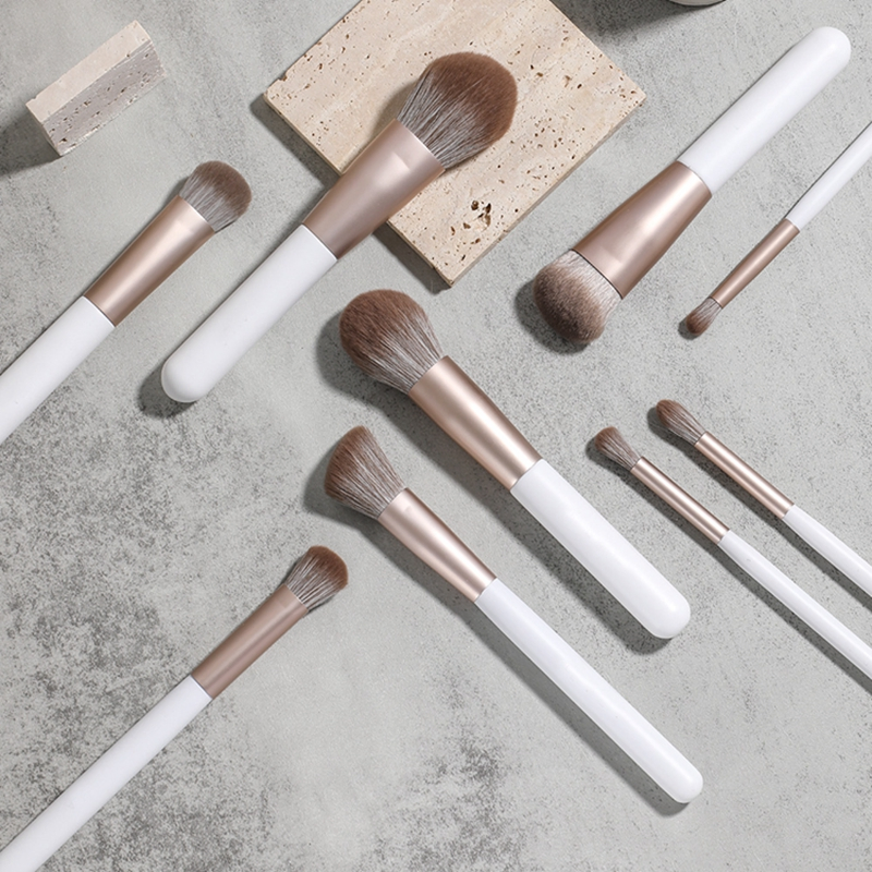 18PCS Maquillaje Custom Logo White Luxury Wooden Handle Special Design Cosmetic Eyebrow Cheap Price Super Soft Makeup Brush Set