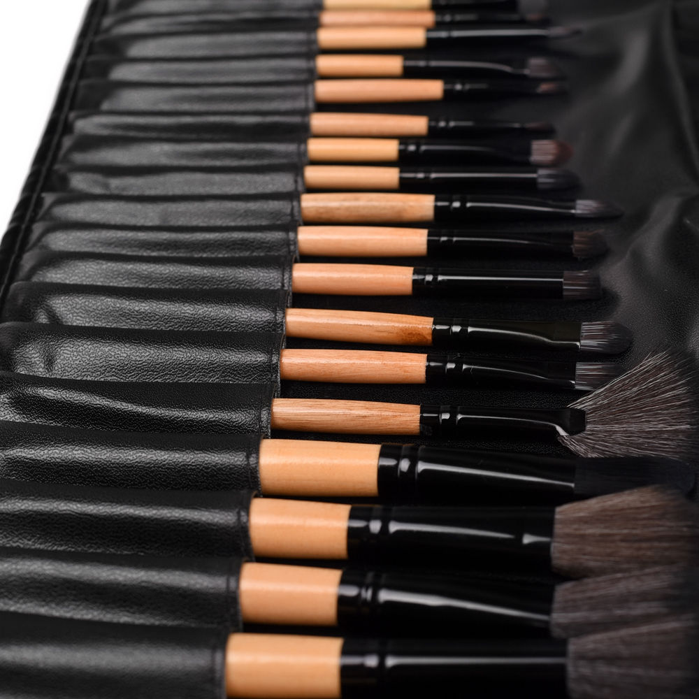 32-Piece Makeup Brush Set Synthetic Hair Eye Shadow Blush Powder Brushes for Face Log Color Makeup Spots Full Cosmetic Kit