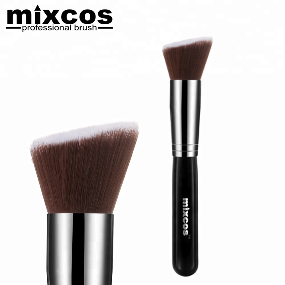 Angled Flat Style Kabuki Brush Detail 1
