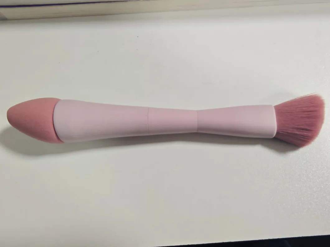 4-in-1 Retractable Makeup Brush Details