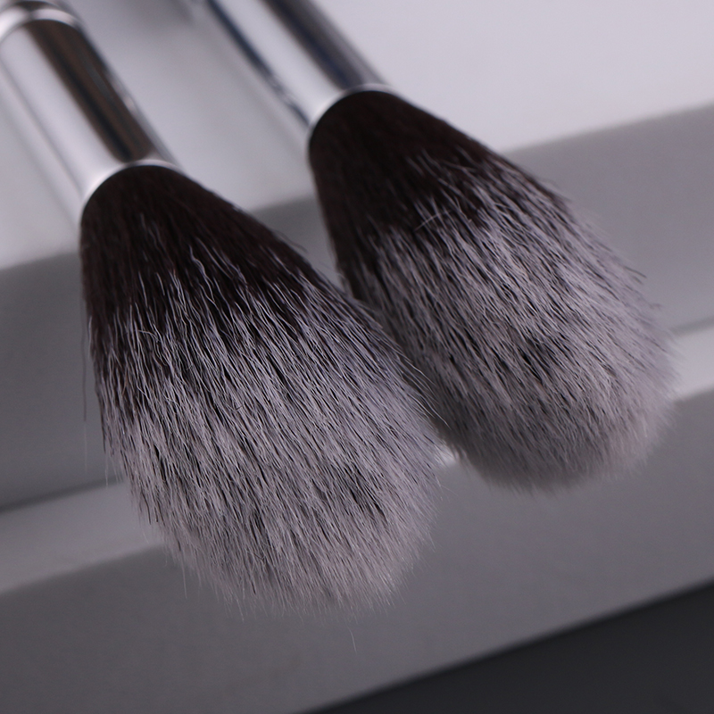 Flame-Shaped Soft Hair Blush Brush High-Gloss Wood Handle Beauty Tool for Face Makeup Concealer Lip Gloss Lip Balm