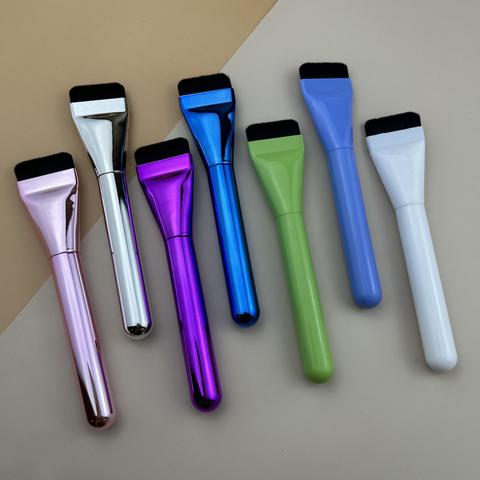 Ultra-Thin Seamless Flat Face Foundation Brush with Plastic Handle Non-Absorbing Concealer and Mask Brush Wholesale Makeup Brush