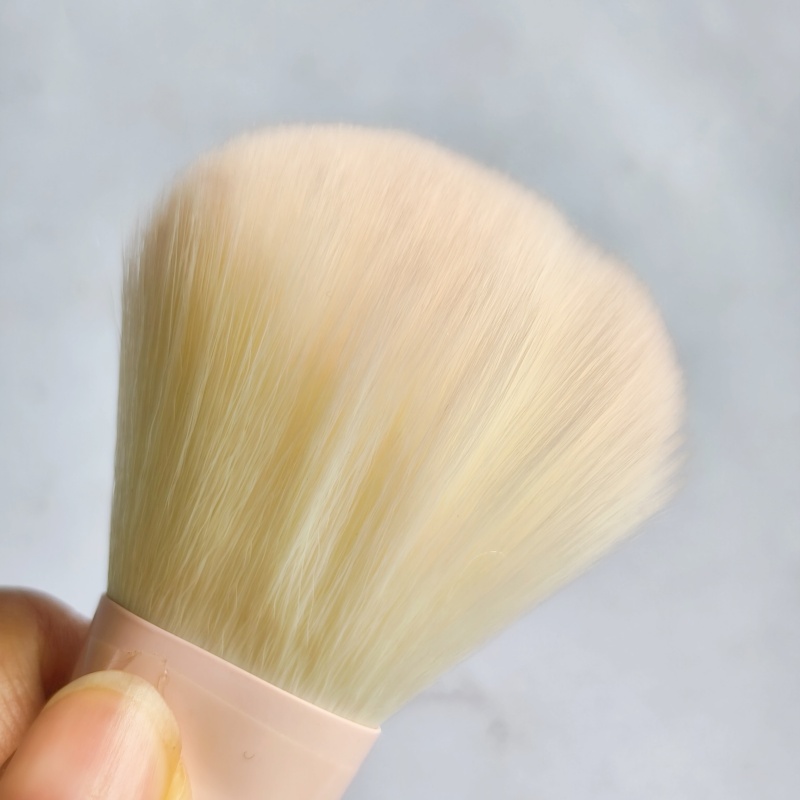 Hot-selling Single pink Blush Brush Cute Loose Powder Brush Soft Doesn't Absorb Powder Portable Makeup Brush