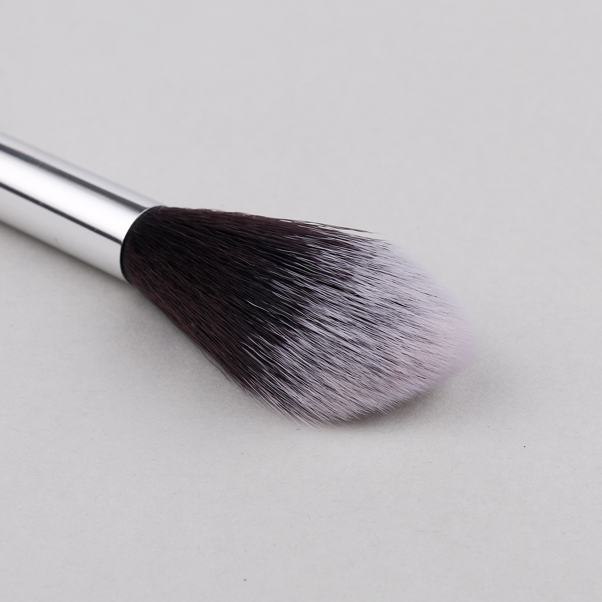 Large Flamed Highlighter Makeup Brush Bristles