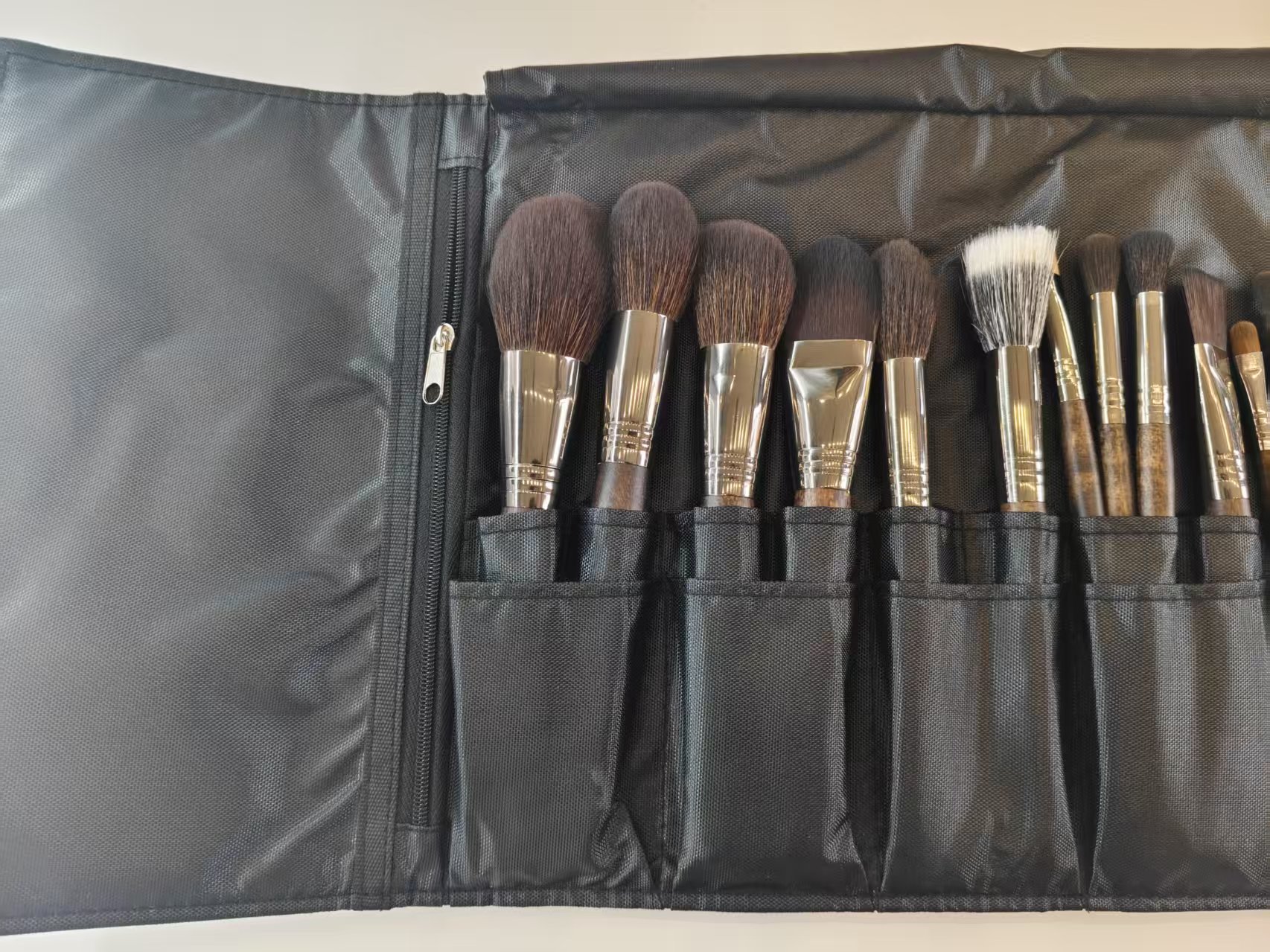 Professional Goat Hair Kabuki &amp; Flat Brush Set-25-Piece Makeup Brush Set for Face &amp; Concealer Use Cosmetic Foundation