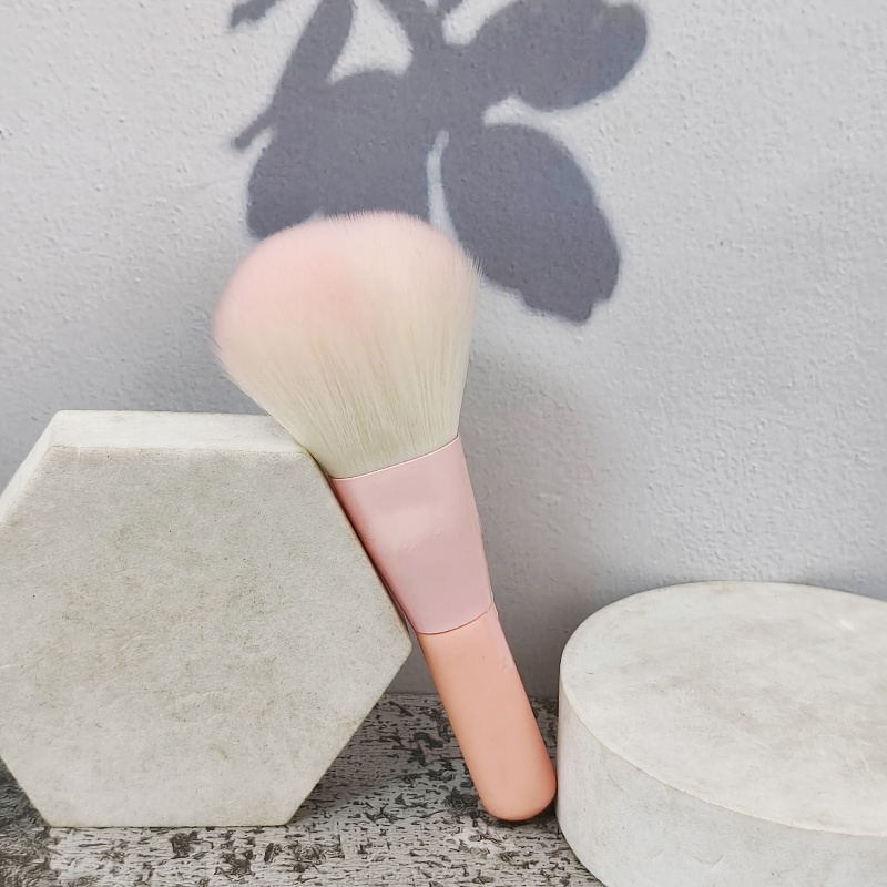 Hot-selling Single pink Blush Brush Cute Loose Powder Brush Soft Doesn't Absorb Powder Portable Makeup Brush