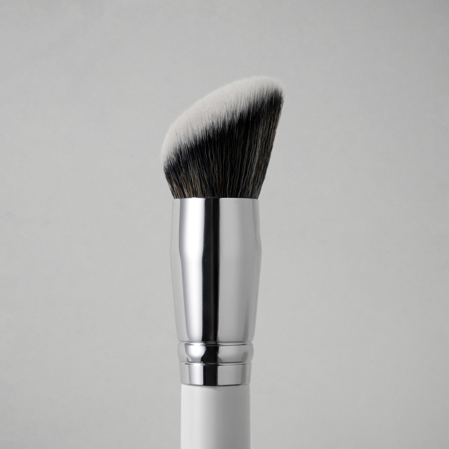 YM White Single Makeup Brush Private Label Custom Logo Dense Hair Angled Foundation Brush Concealer Brush for Liquid Makeup