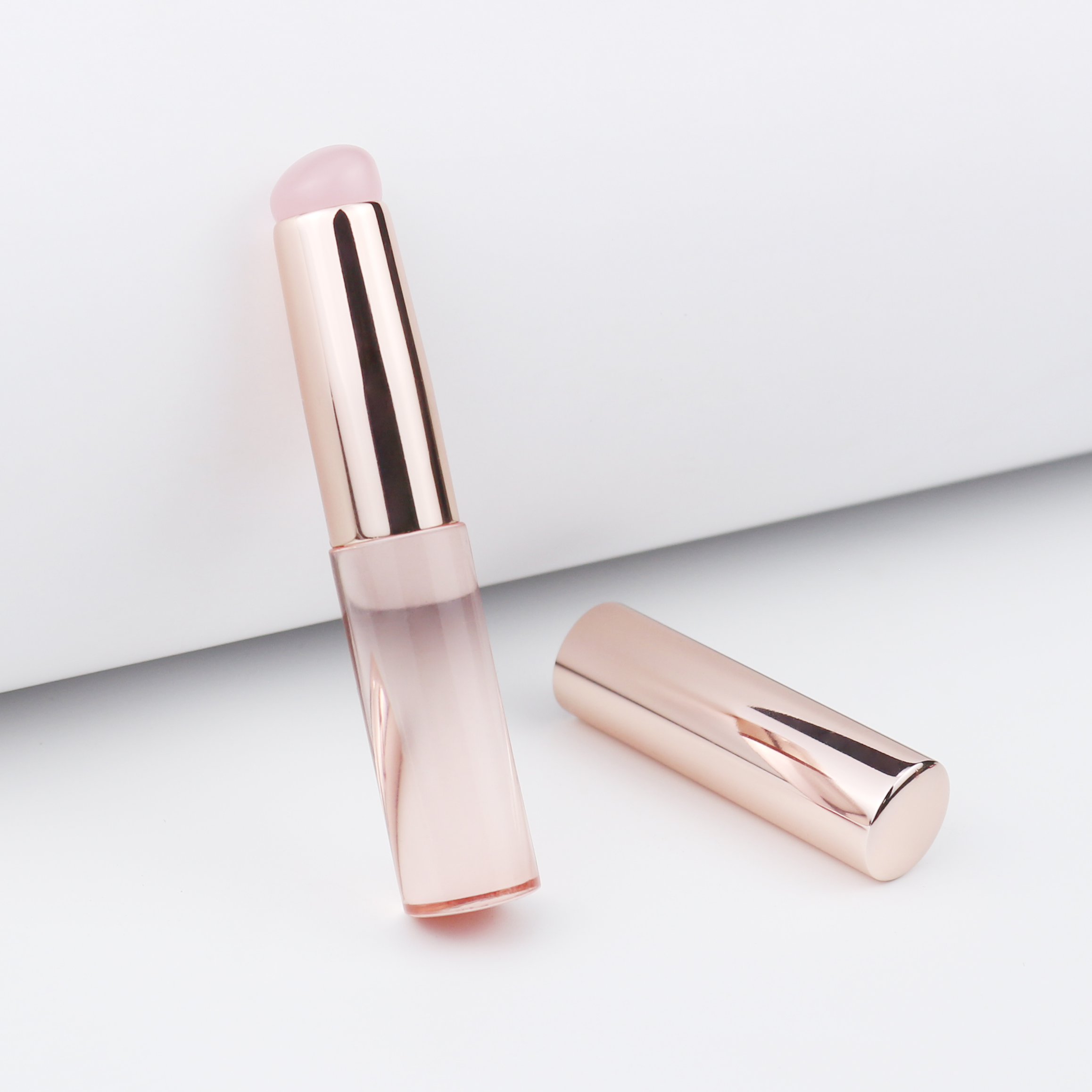 Silicone Lip Brush with Aluminum Handle Cap Soft Small Portable Headed Lip Gloss Blending Brush Mini Makeup Brush for Beginners