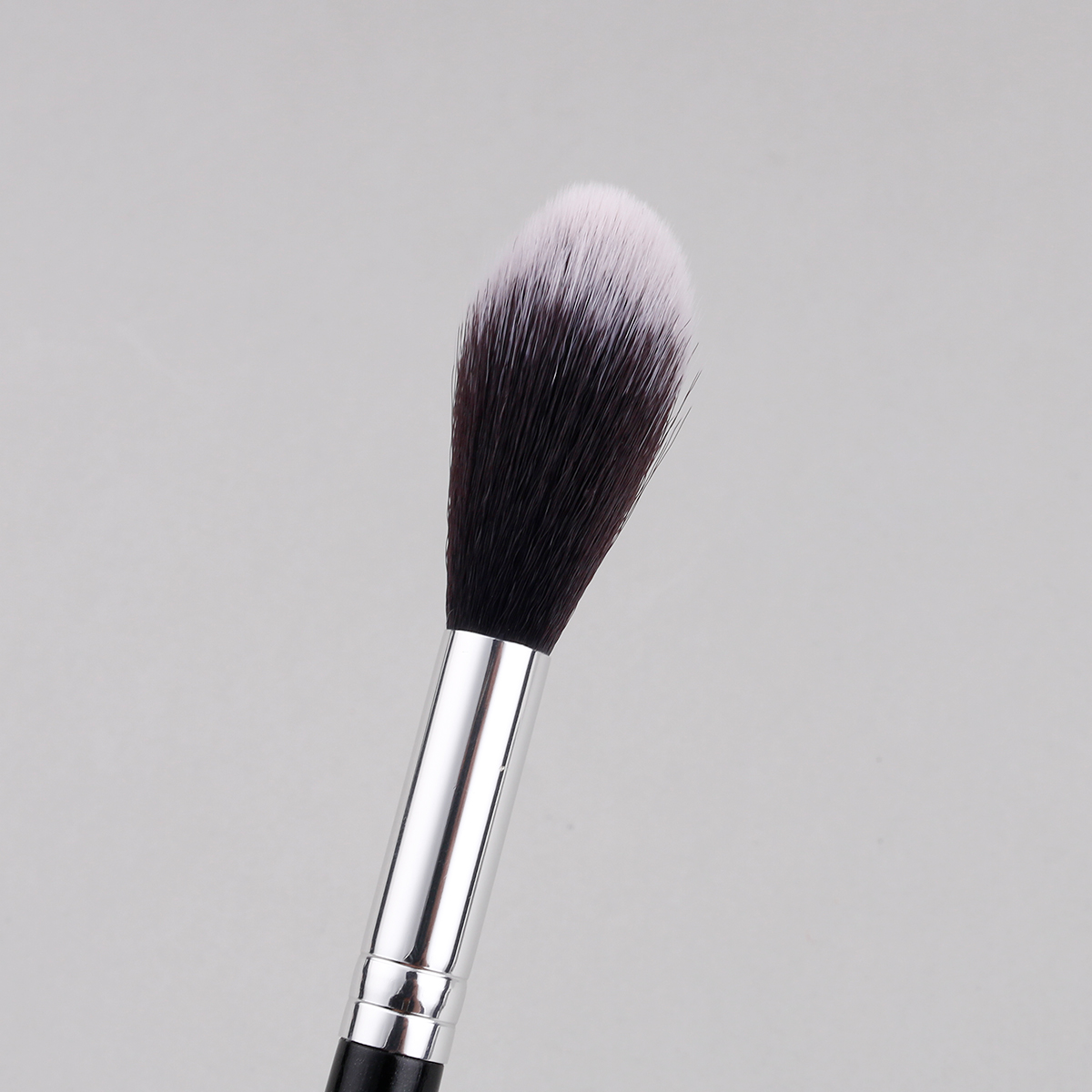 Trending Blush Highlighter Makeup Single Brush Flame Shaped Multi-Function Vegan Soft Hair for Beauty Women Private Labels