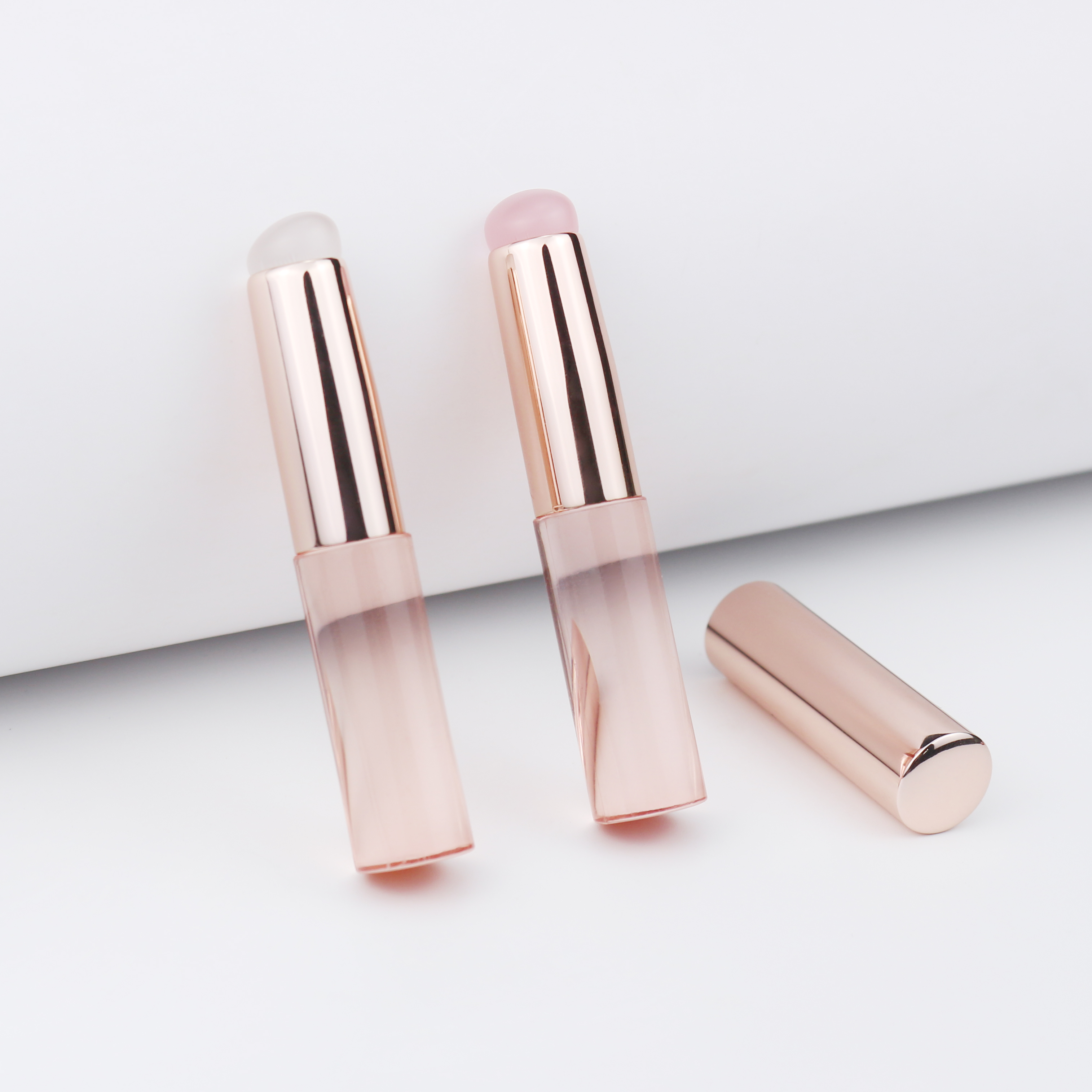 Silicone Lip Brush with Aluminum Handle Cap Soft Small Portable Headed Lip Gloss Blending Brush Mini Makeup Brush for Beginners