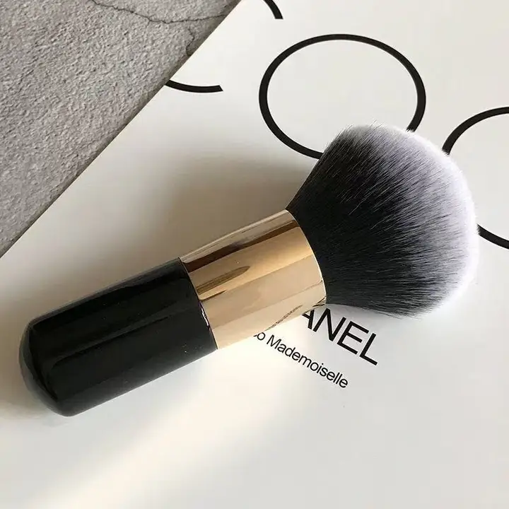 Portable Blush Brush with Synthetic Hair Aluminum Ferrule and Plastic Handle for Face Makeup &amp; Shaving Brush Use