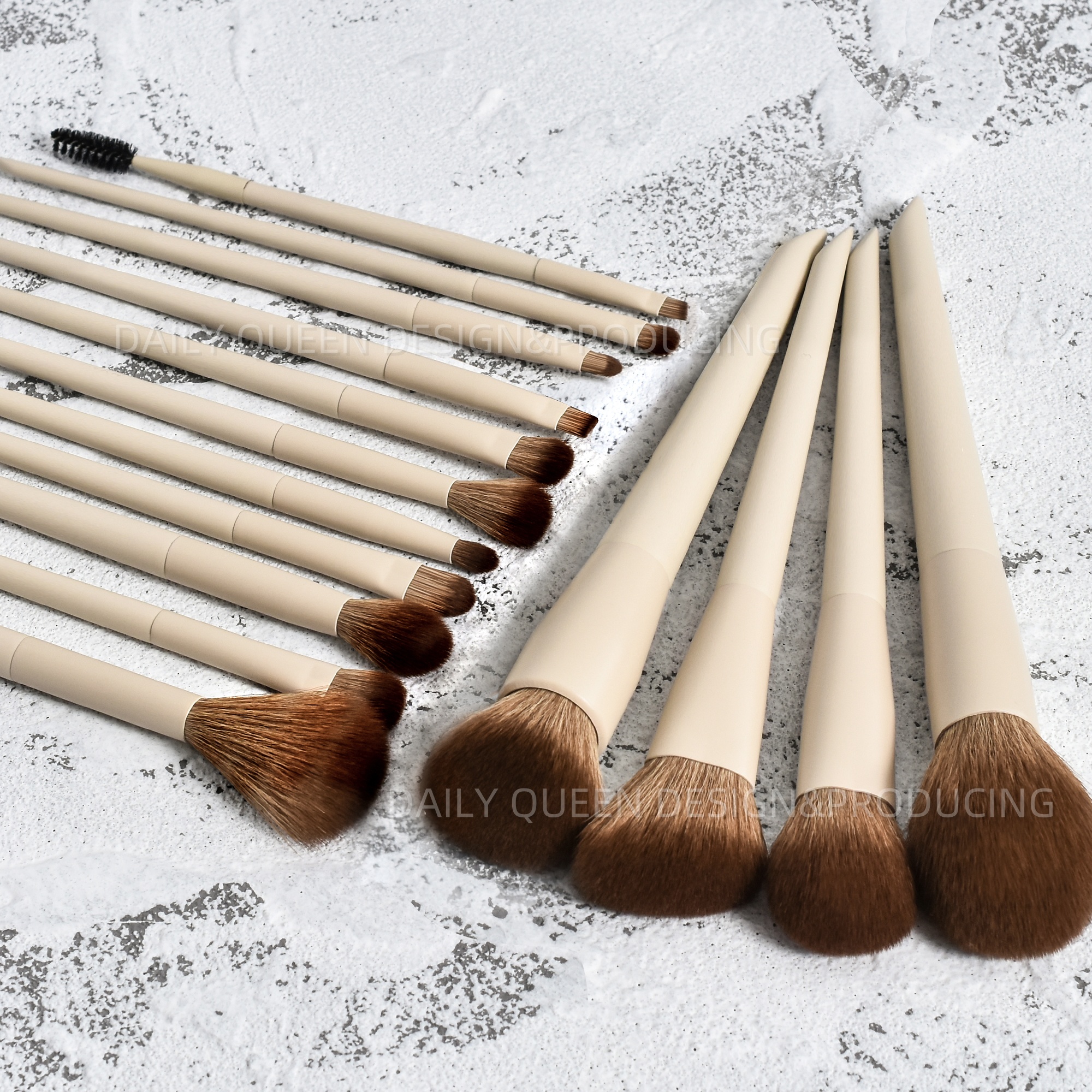 Morph DailyQueen High Quality Khaki 15pcs Wood Handle Synthetic Hair Makeup Brushes Custom Logo Professional Face Blush