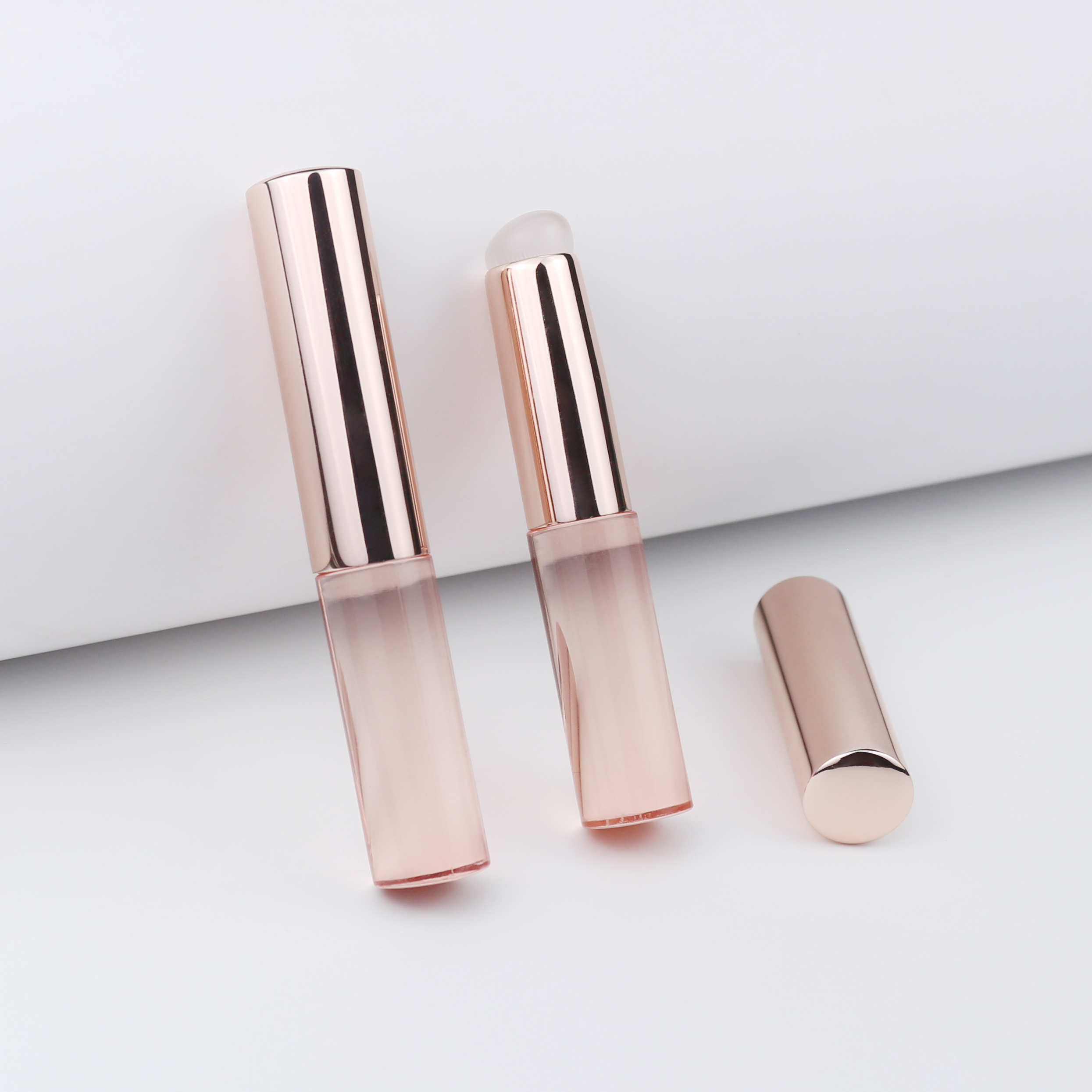 Silicone Lip Brush with Aluminum Handle Cap Soft Small Portable Headed Lip Gloss Blending Brush Mini Makeup Brush for Beginners