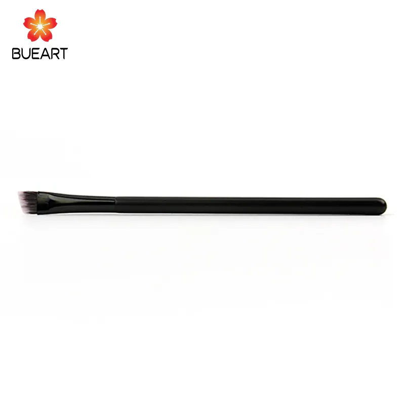 Angled Eyeshadow Brush Detail