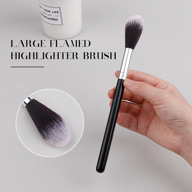 Large Flamed Highlighter Makeup Brush View 1