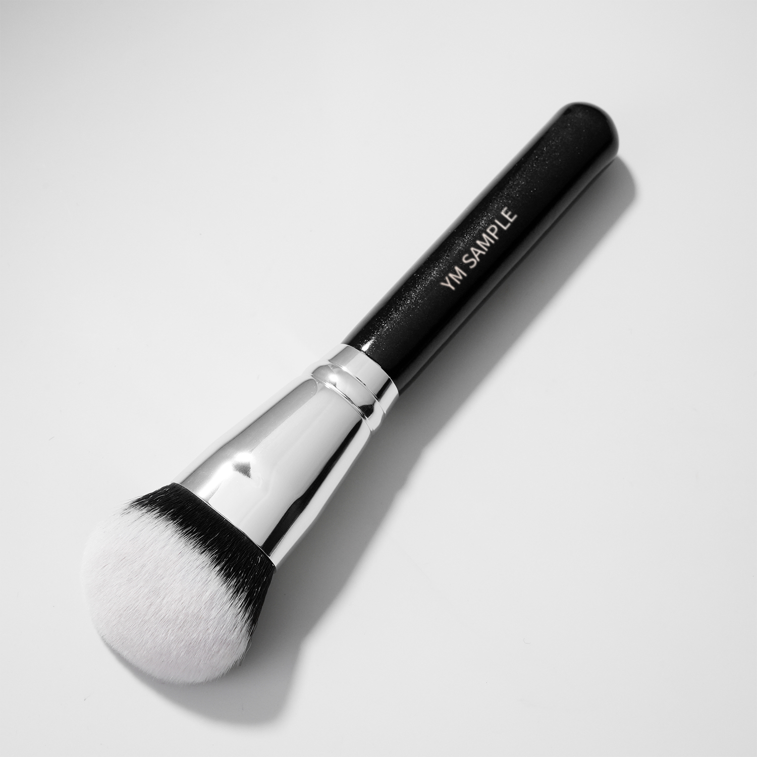 YM Factory High Quality Single Kabuki Makeup Brush Private Label Soft Fluffy Synthetic Hair for Face Angled Shape Blending Brush