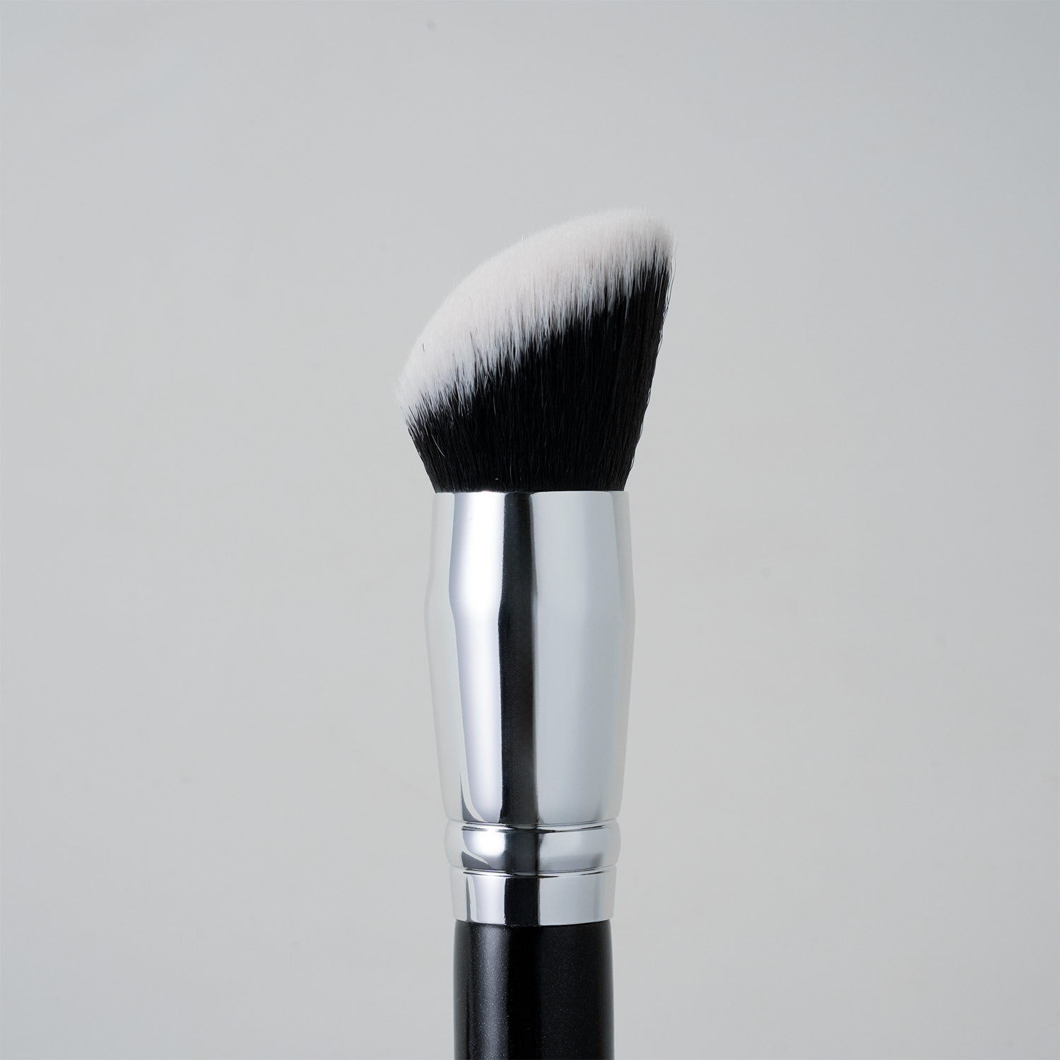 YM Factory High Quality Single Kabuki Makeup Brush Private Label Soft Fluffy Synthetic Hair for Face Angled Shape Blending Brush