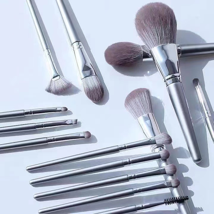 Beautichen 14PCS Silver Makeup Brushes Set - Ultra-Soft Eyeshadow Blush Powder Concealer Highlighter Cosmetic Brushes Bulk OEM
