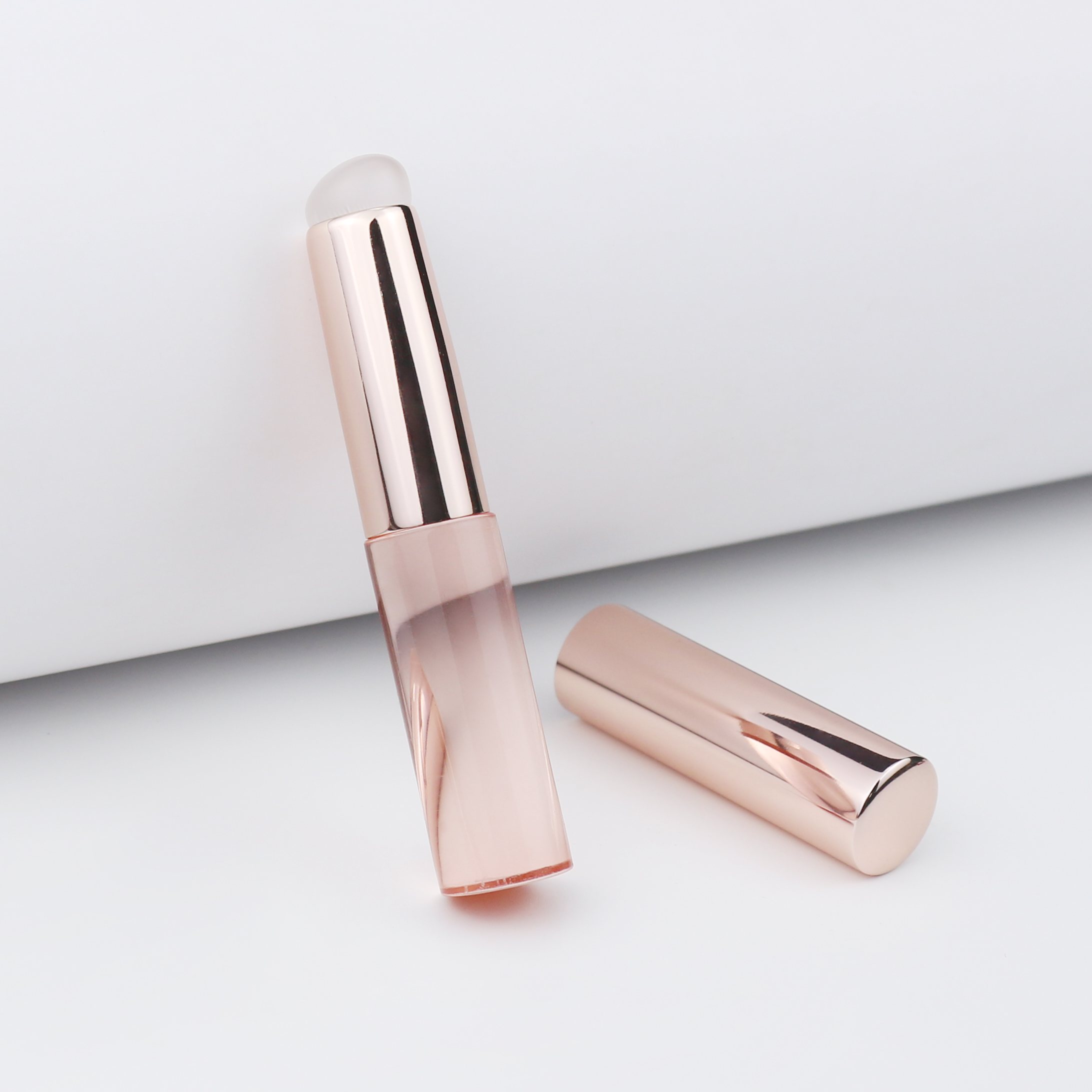 Silicone Lip Brush with Aluminum Handle Cap Soft Small Portable Headed Lip Gloss Blending Brush Mini Makeup Brush for Beginners
