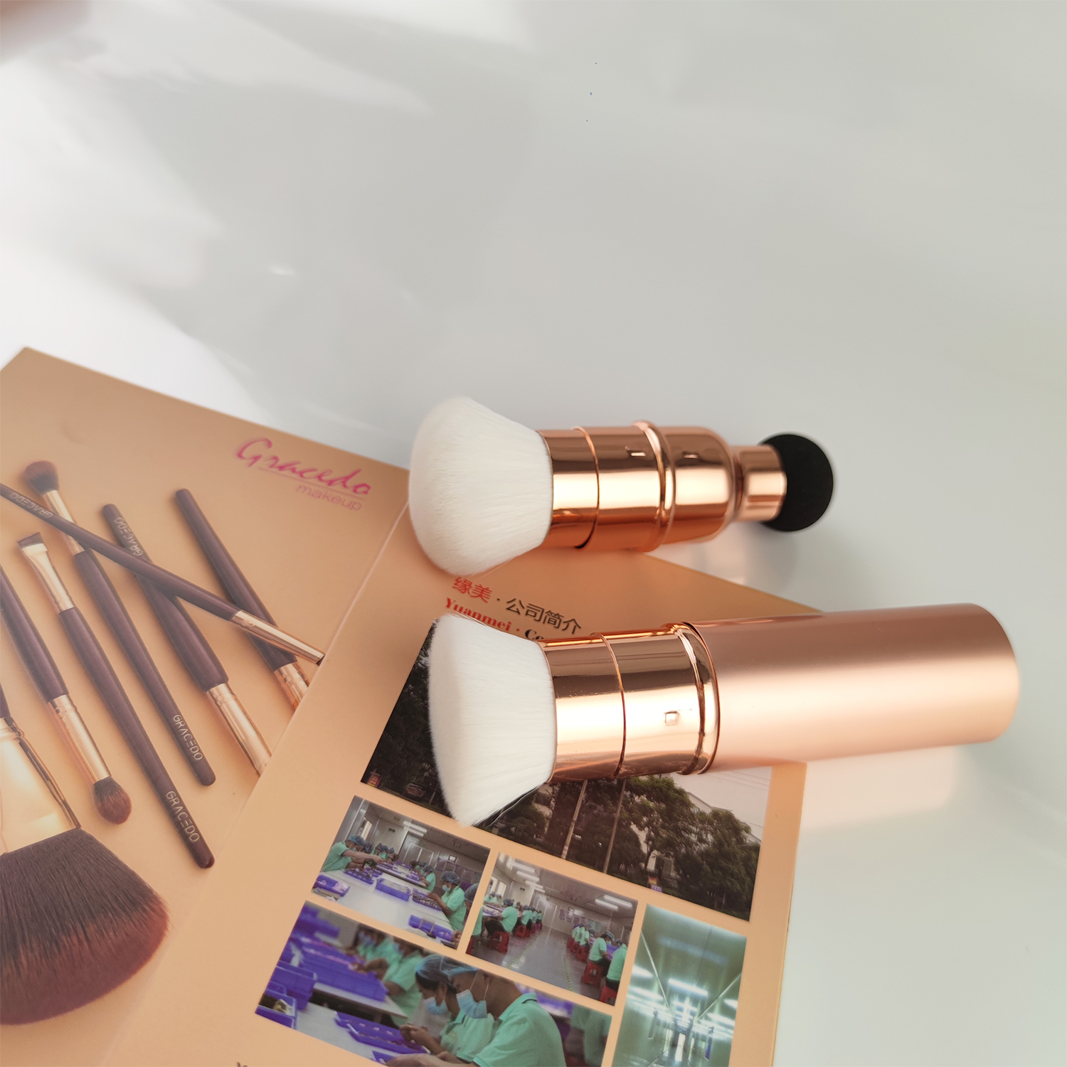 Gracedo Gold Retractable Kabuki Wood Handle Makeup Brush-Travel Three Ended Foundation Powder Blush &amp; Concealer Brush Cap