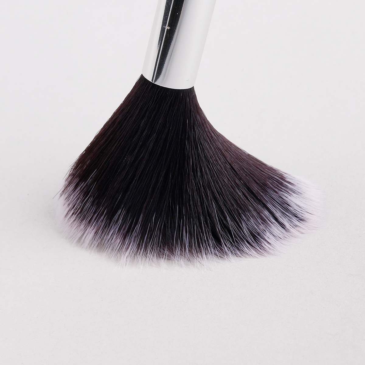 Trending Blush Highlighter Makeup Single Brush Flame Shaped Multi-Function Vegan Soft Hair for Beauty Women Private Labels