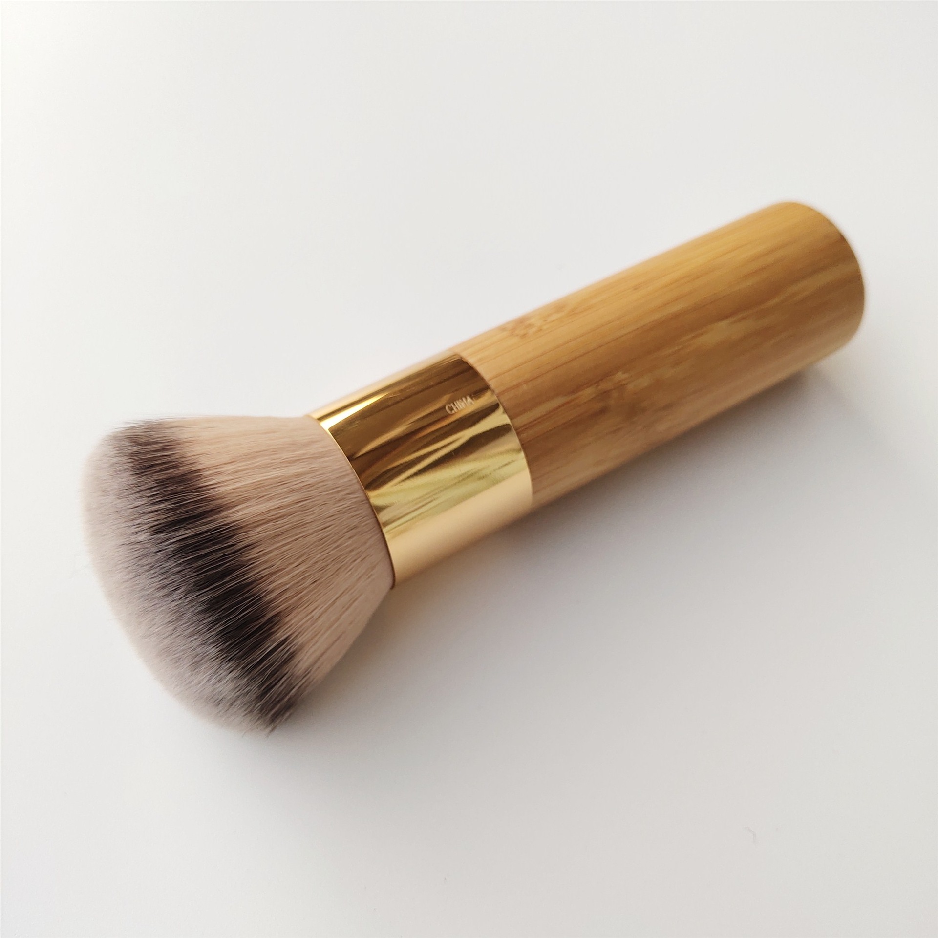 Natural Color Kabuki Short Handle Nylon Bamboo Portable Professional Makeup Brush Face Concealer Lip Gloss Lip Balm Use