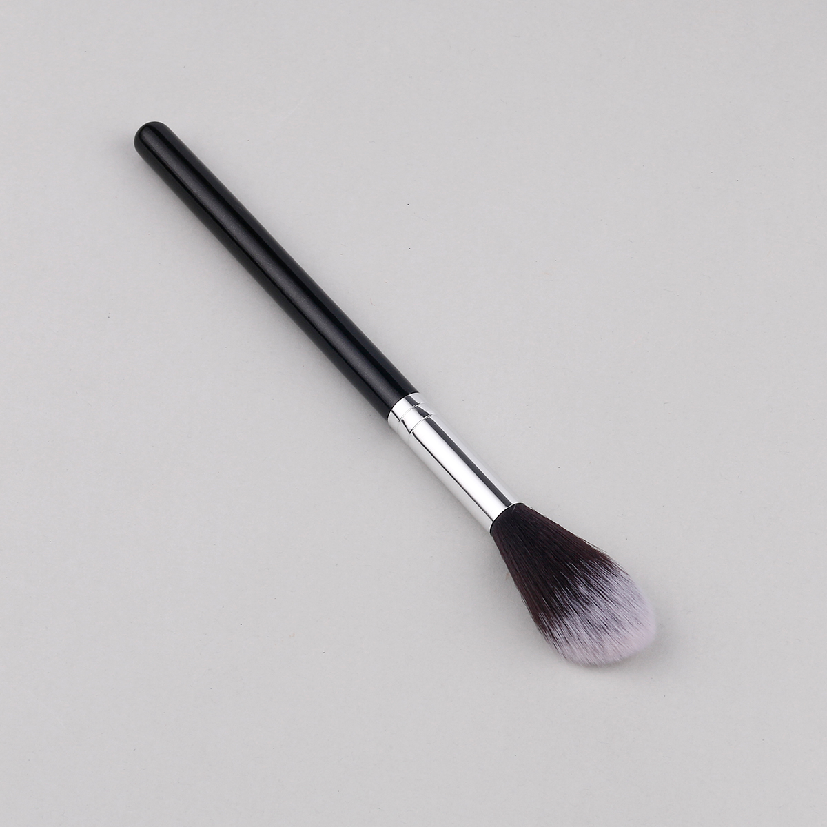 Large Flamed Highlighter Makeup Brush Details 3