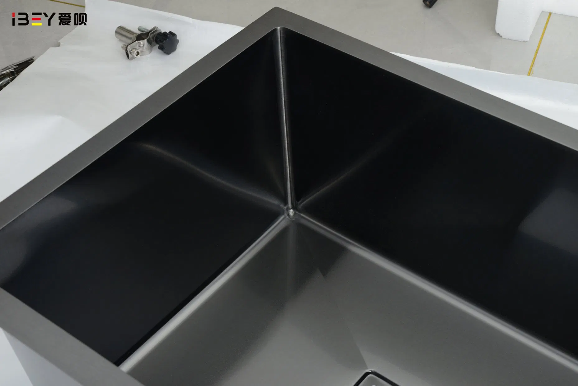 Elegant Rectangular Handmade Kitchen Stainless Steel Sink with Special Design