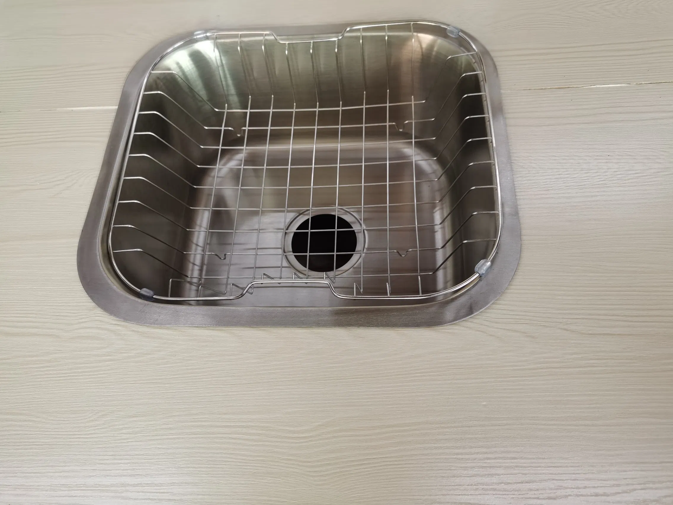 Above Mounting Stainless Steel Kitchen Single Sinks with Draining Rack