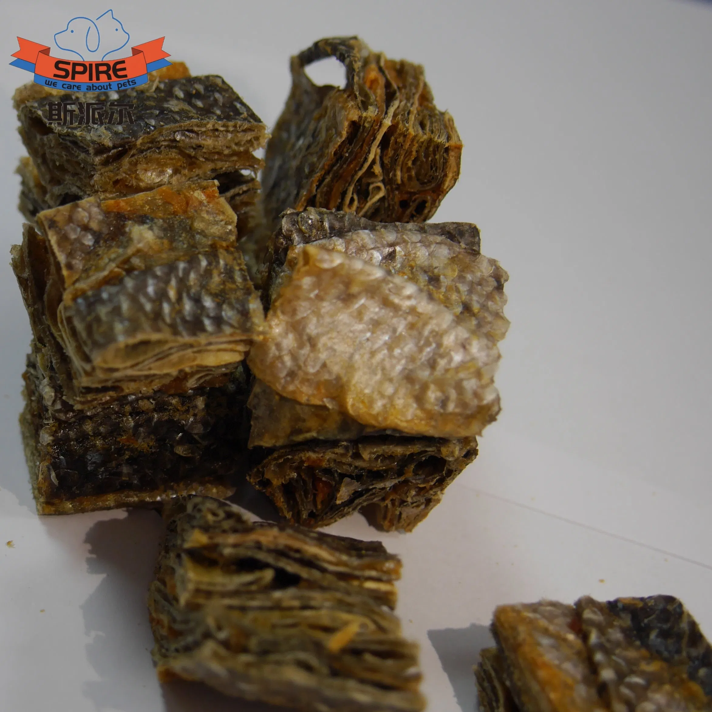 Dog Treats Snacks Supplier Deep Sea Salmon Fish Skin Cube Dog Product