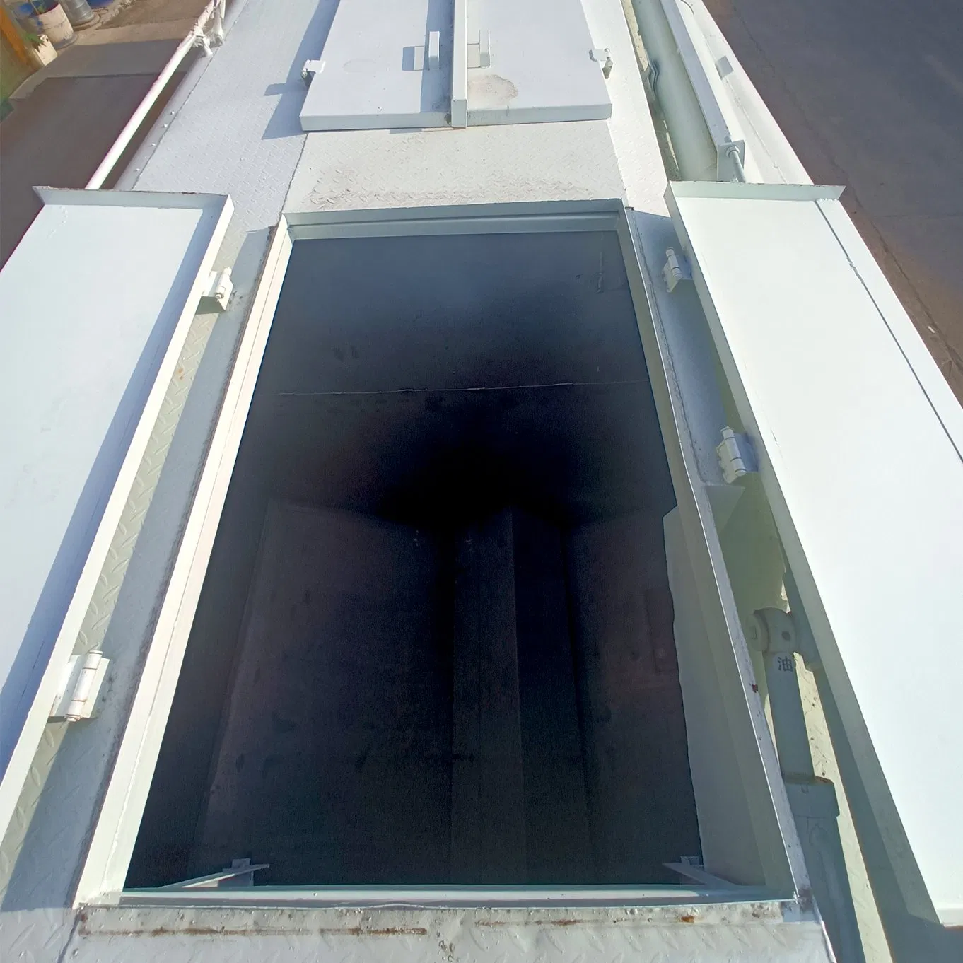 Factory Direct Customized Truck Equipment for Bulk Grain Carrier and Feed Transport