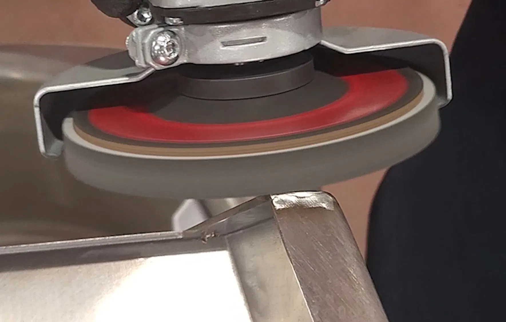 High-Performance Vibratory Finishing for Carbon Steel and Aluminum