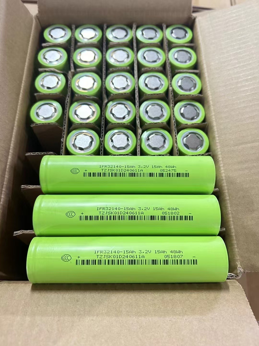 New Grade a Cylindrical Lithium Cells 32140 3.2V 15Ah Low and High Temperature Energy Storage Battery