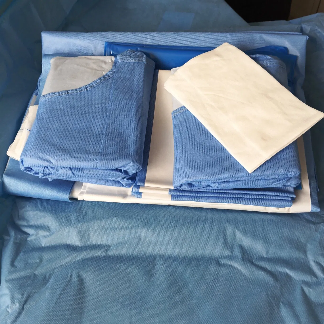 Wholesale Price Sterile C-Section Surgical Pack with Surgical Gowns &amp; Drapes FDA Approved