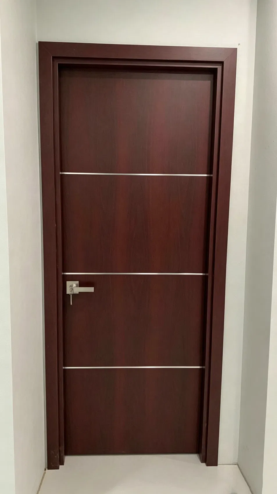 باب خشب مقاوم للماء