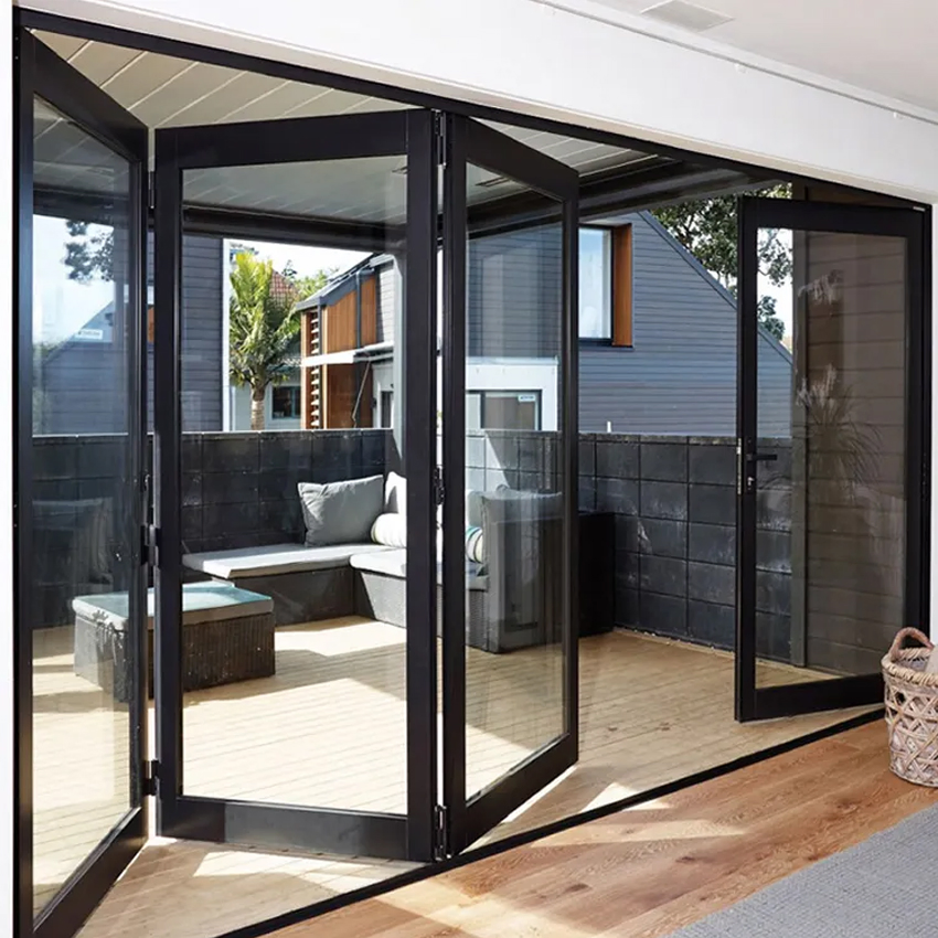 شرفة سكنية حديثة كبيرة أبواب فناء قابلة للطي مقاومة للسرقة تصميم زجاج مزدوج قابل للطي قسم من الألمنيوم
