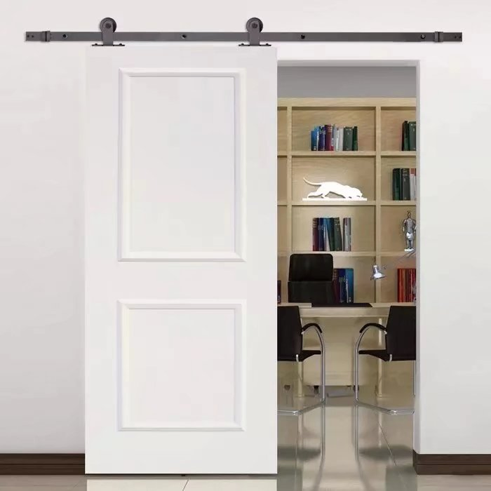 تصاميم أبواب حظائر خشبية بيضاء منزلقة مع الأجهزة