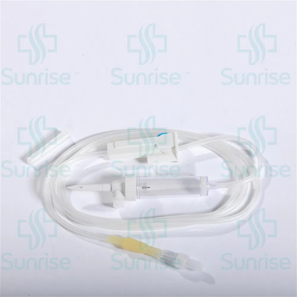 Set de infusión IV desechable con conexión Luer Lock y alas