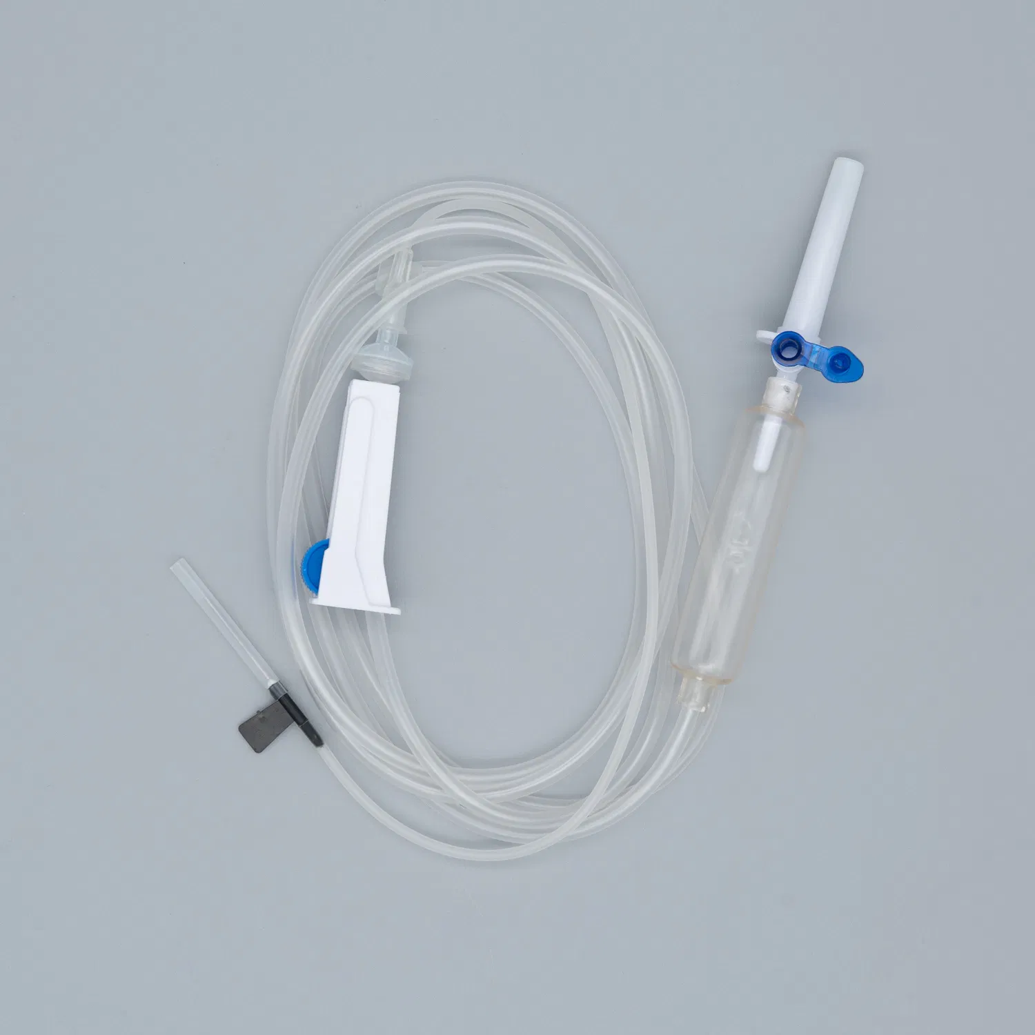 Conjunto de infusión desechable de equipo médico de suministro de China con filtro de precisión
